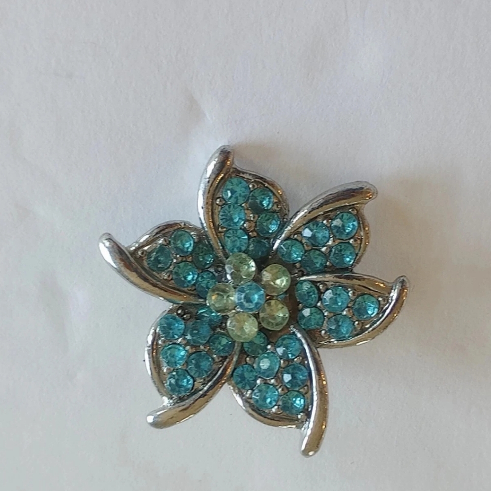 Vintage Silver Tone Light Blue Rhinestone Flower Brooch Unsigned
